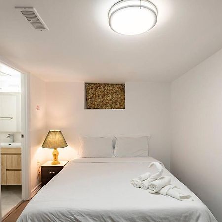 Simple & Tidy Private Rooms โตรอนโต ภายนอก รูปภาพ