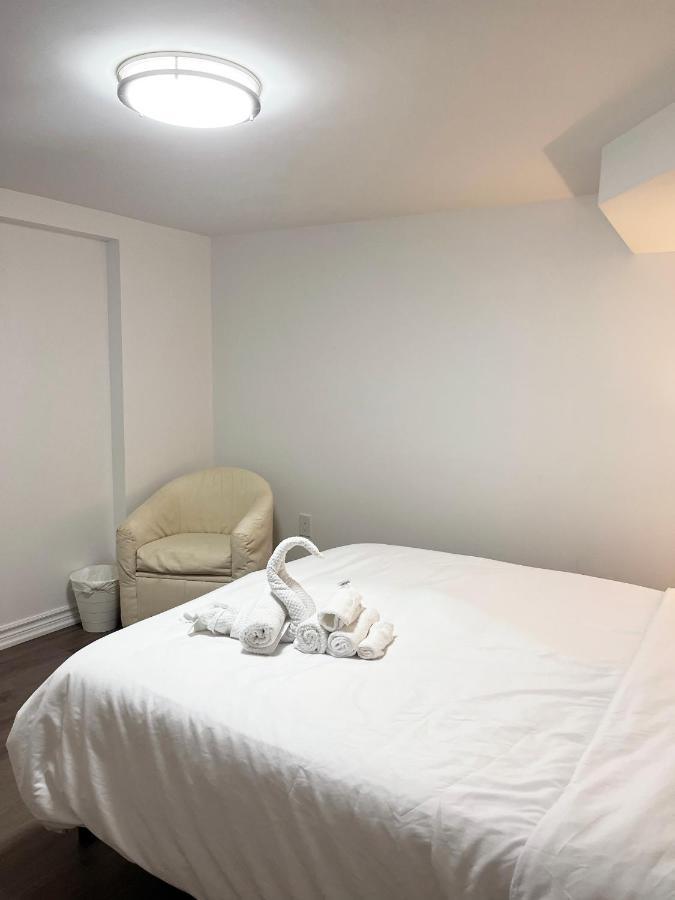 Simple & Tidy Private Rooms โตรอนโต ภายนอก รูปภาพ