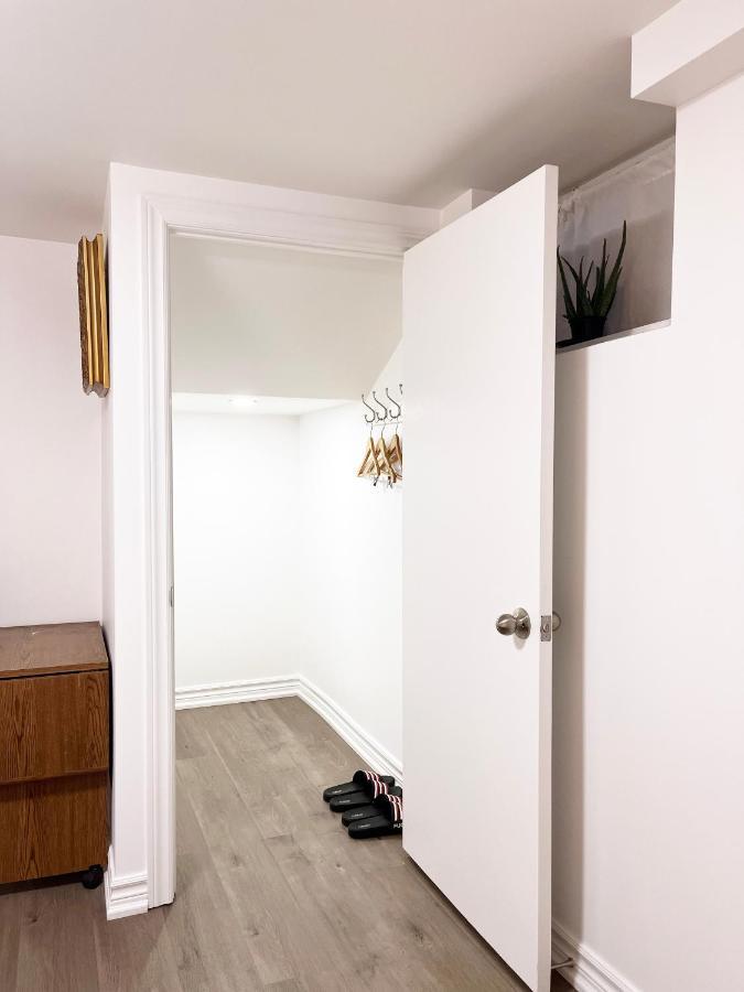 Simple & Tidy Private Rooms โตรอนโต ภายนอก รูปภาพ