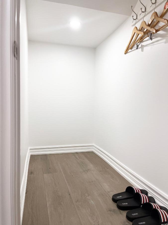 Simple & Tidy Private Rooms โตรอนโต ภายนอก รูปภาพ