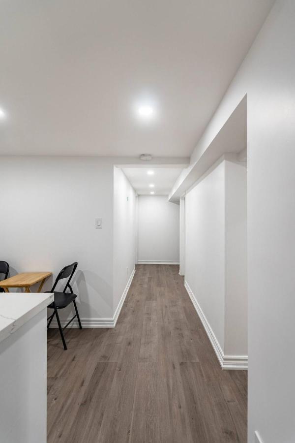 Simple & Tidy Private Rooms โตรอนโต ภายนอก รูปภาพ