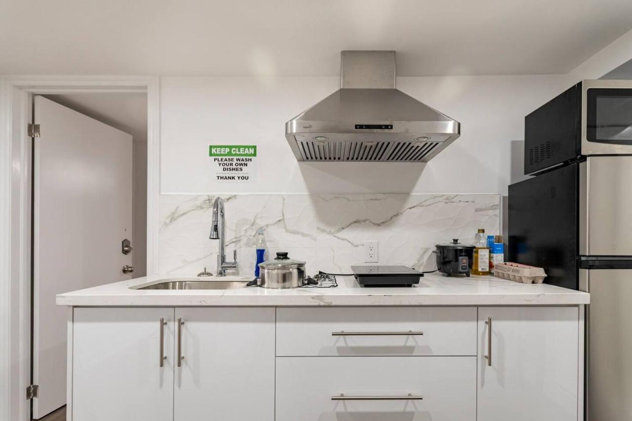 Simple & Tidy Private Rooms โตรอนโต ภายนอก รูปภาพ