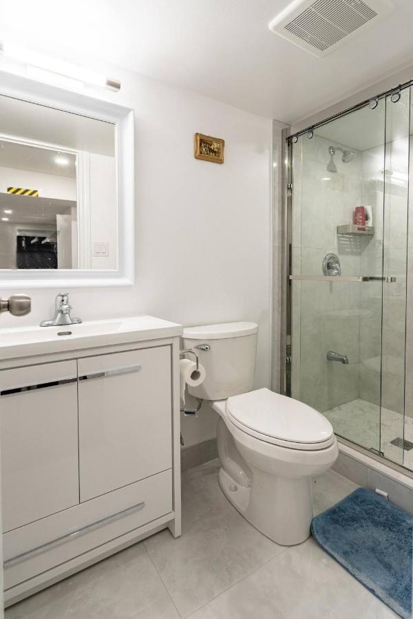 Simple & Tidy Private Rooms โตรอนโต ภายนอก รูปภาพ