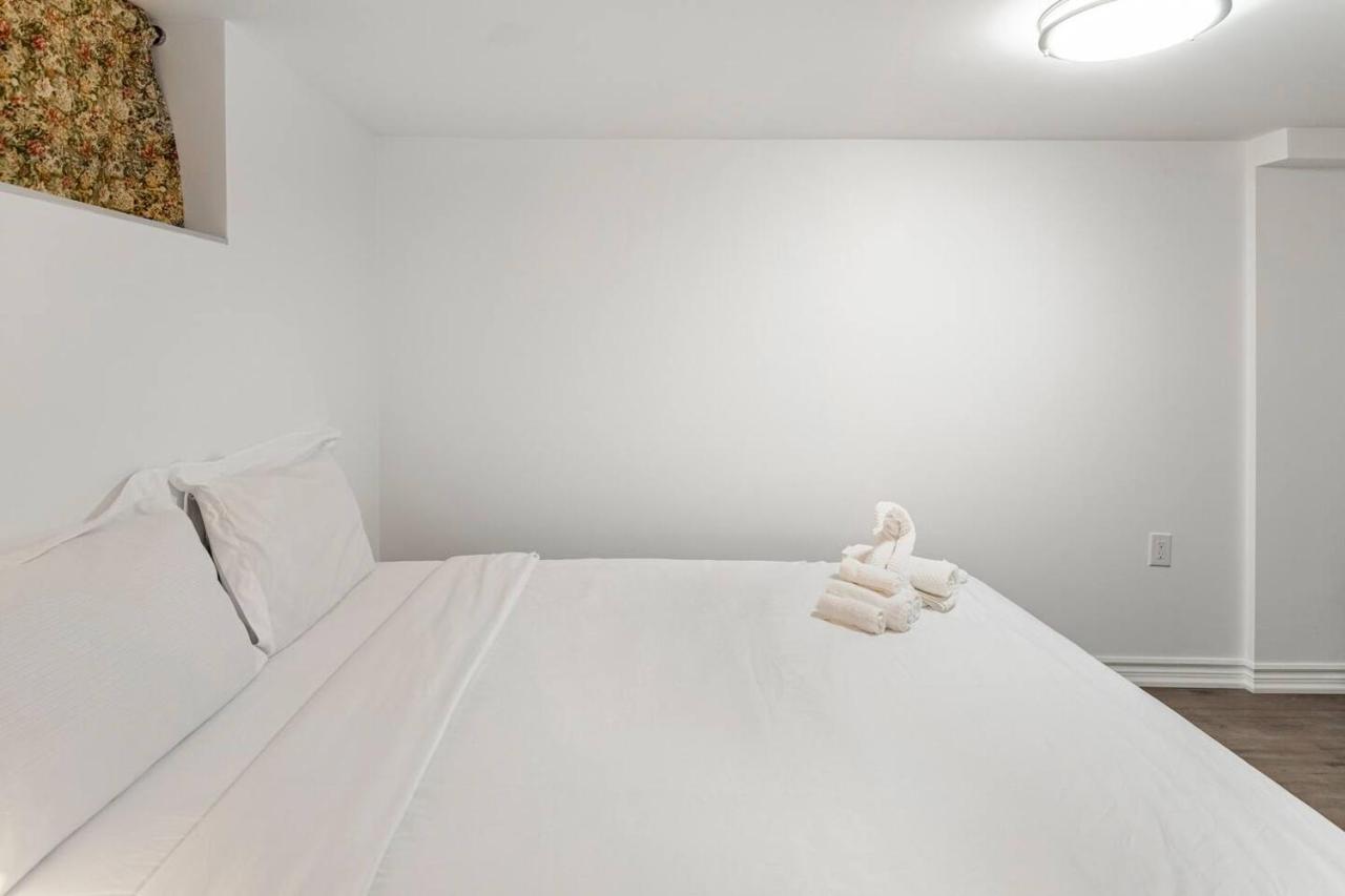 Simple & Tidy Private Rooms โตรอนโต ภายนอก รูปภาพ