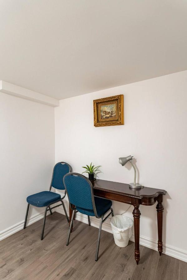Simple & Tidy Private Rooms โตรอนโต ภายนอก รูปภาพ