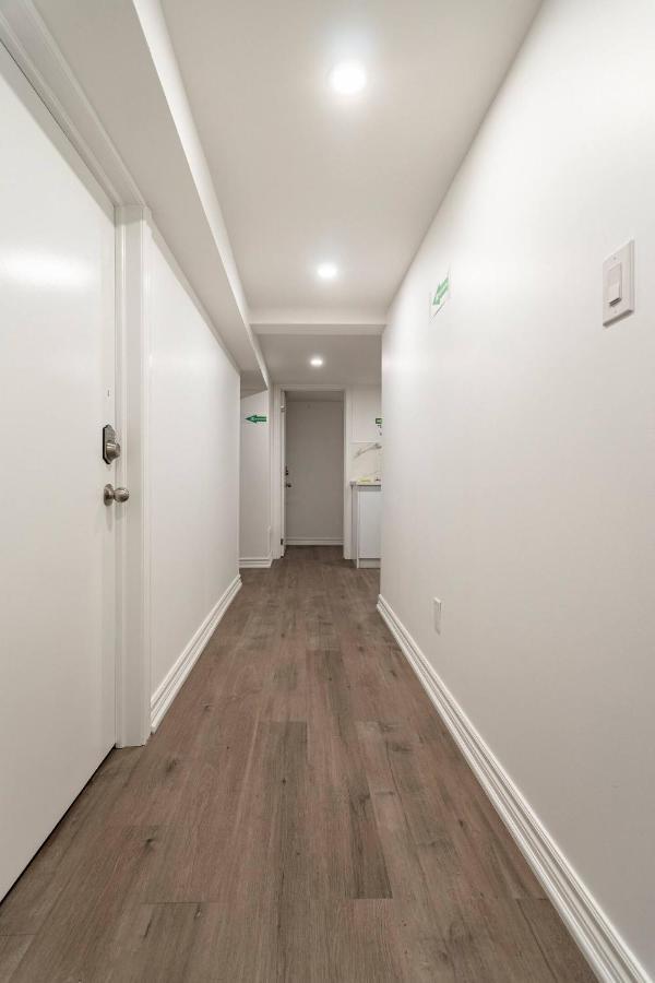 Simple & Tidy Private Rooms โตรอนโต ภายนอก รูปภาพ