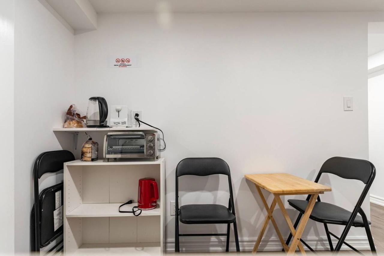 Simple & Tidy Private Rooms โตรอนโต ภายนอก รูปภาพ