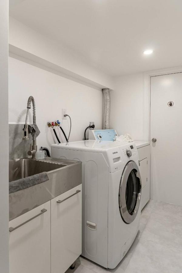 Simple & Tidy Private Rooms โตรอนโต ภายนอก รูปภาพ