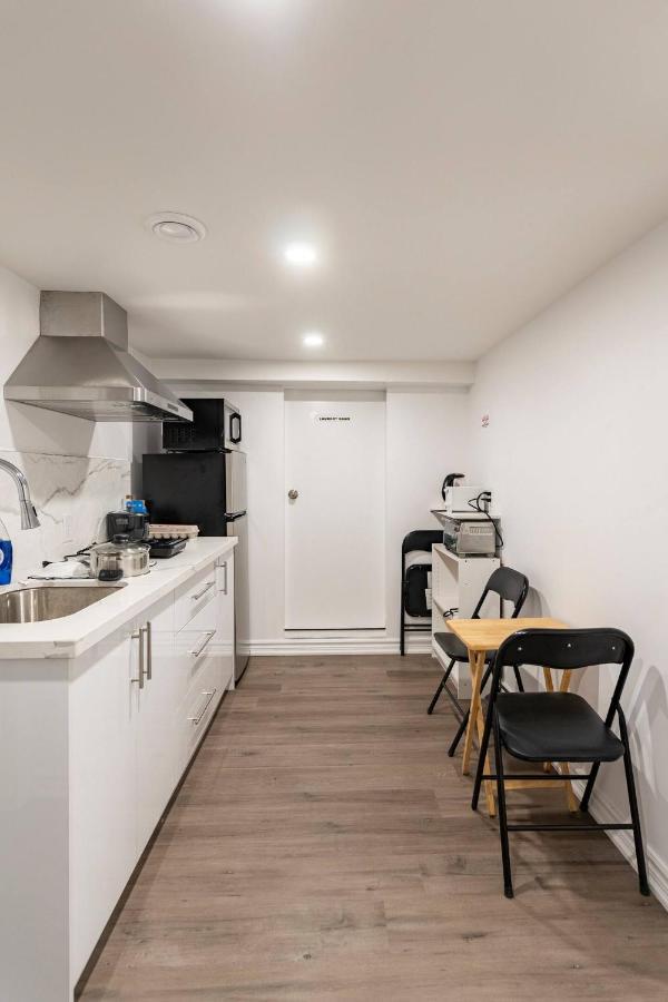 Simple & Tidy Private Rooms โตรอนโต ภายนอก รูปภาพ