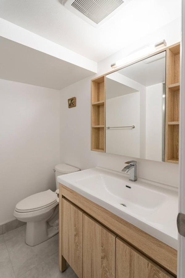 Simple & Tidy Private Rooms โตรอนโต ภายนอก รูปภาพ
